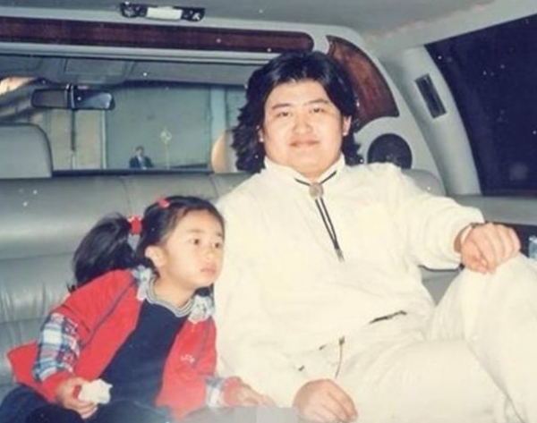 父親是歪瓜裂棗，女兒卻貌美如花？這7位星二代的長相好奇妙