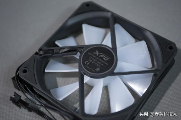 老牌廠商的360水冷真好用？鏡面鏡頭+軸承升級，壓制12代不費勁