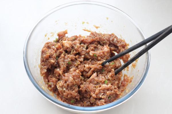 皮薄餡大的蘿蔔絲蒸餃，不揉麵不醒面，營養豐富適合秋冬季食用