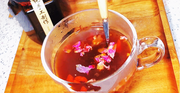 女人40歲別太節儉，常吃9種“零嘴”，滋陰補血，氣色紅潤顯年輕