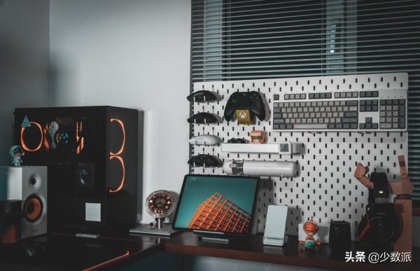 來分享 5 位作者好看又高效的桌面佈置