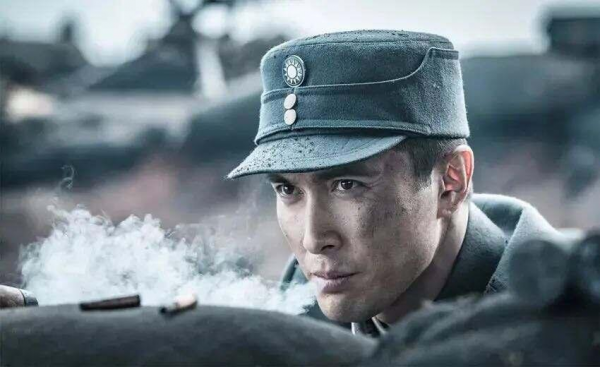 油頭粉面就別演軍人，影帝梁家輝告訴你，軍人應該怎麼演