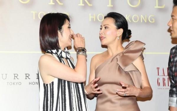 劉嘉玲的氣場真不白給，穿得素淡和楊千嬅夫婦同框，反而很高貴