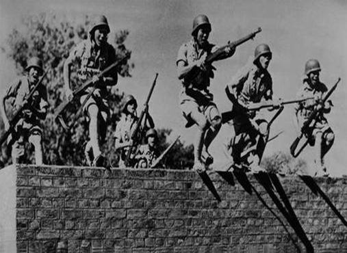 2016年，江蘇一女兒翻出父親日軍大印，解放軍6輛坦克迎接，為何