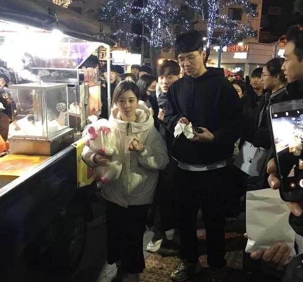 環球影城神秘顧客到訪,遊客紛紛求合影,網友直呼除了個子矮點,顏值無死角 環球影城神秘顧客到訪,遊客紛紛求合影,網友直呼除了個子矮點,顏值無死角