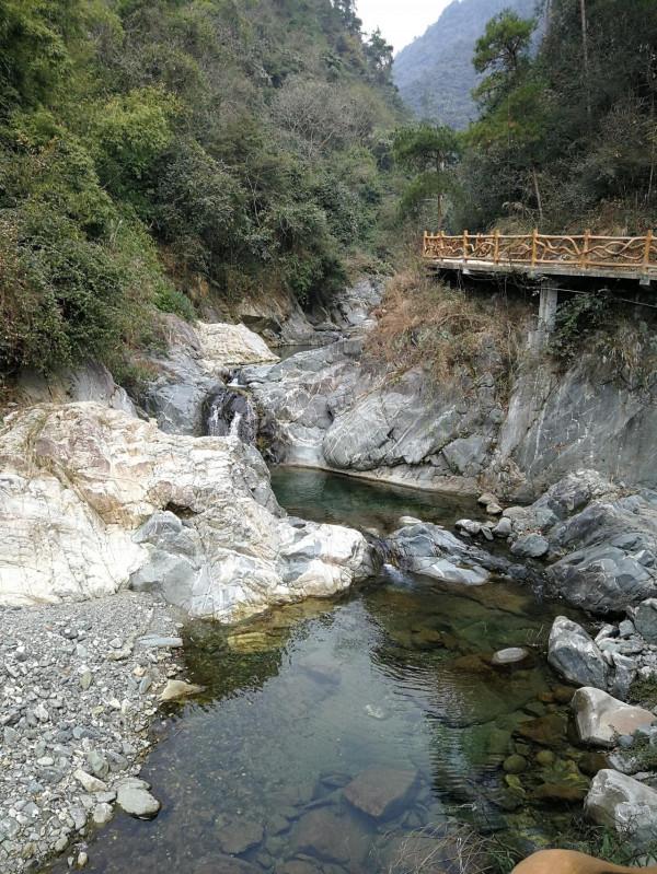 （原創散文）秋遊蟾潭巖
