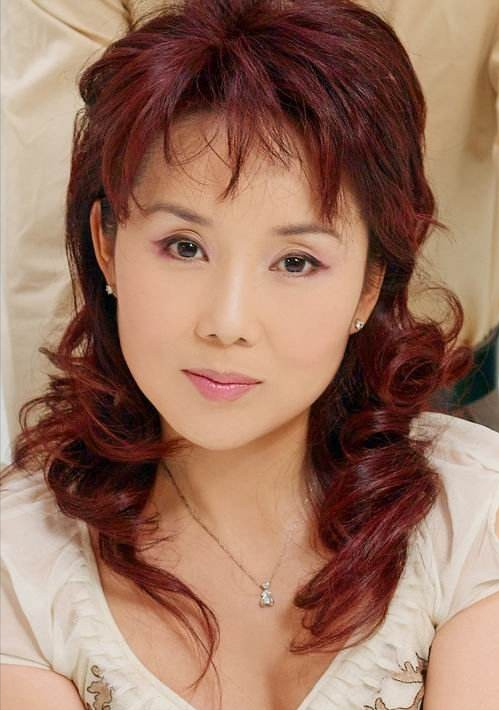 著名歌唱家胡月：嫁給陸劍民，造病歷騙父親，父親去世後泣不成聲