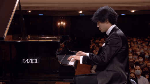 李雲迪奪冠21年後，又一華裔男孩成肖邦大賽冠軍，他們差距有多大