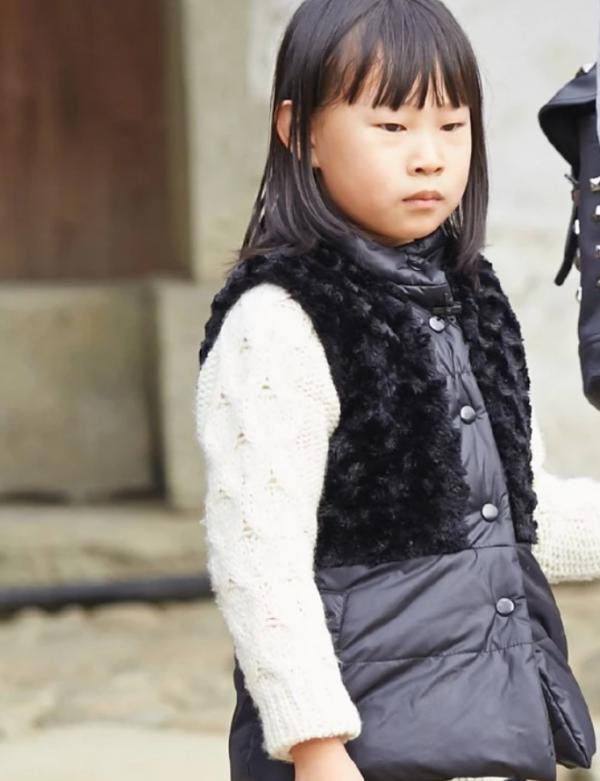 小瀋陽女兒曬唱歌影片！14歲沈佳潤顏值逆襲，戴超大耳環氣質高階