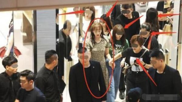 牛奶成桶倒,用140桶礦泉水拍戲,“塑膠演員”滑稽到何等地步? 牛奶成桶倒,用140桶礦泉水拍戲,“塑膠演員”滑稽到何等地步?