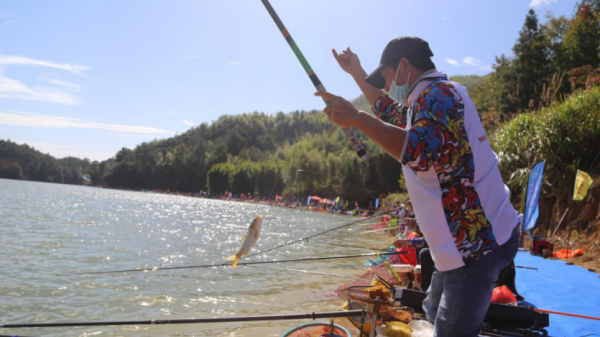 釣魚時能說話嗎,會嚇到魚嗎?這個問題終於搞明白了 釣魚時能說話嗎,會嚇到魚嗎?這個問題終於搞明白了