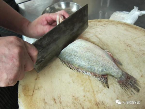 手撕羊排、蔥香烤肘子、鮑魚黃金雞&hellip;酒店年宴壓桌菜，實用又大氣