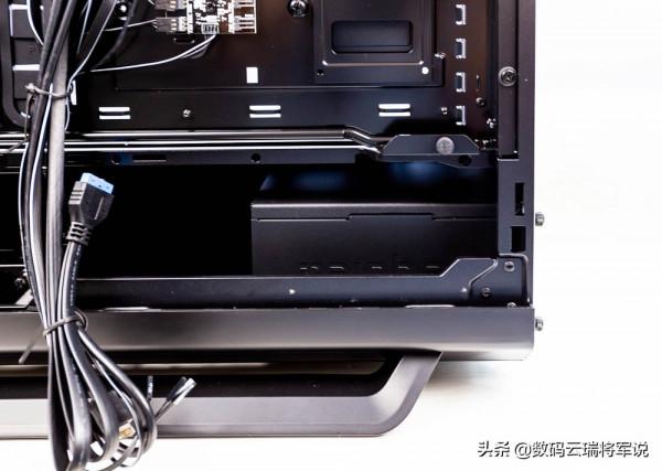 全模組化設計的靜音側透機箱——SILENT BASE 802 機箱黑色版輕體驗 全模組化設計的靜音側透機箱——SILENT BASE 802 機箱黑色版輕體驗