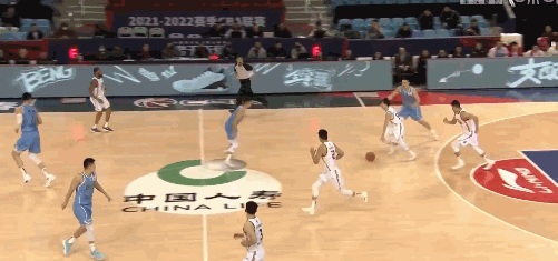 CBA爭議，北京王牌肩撞廢人惡犯！裁判違體都不給，蘇群高呼不解