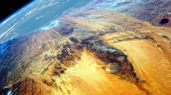 海底瀑布，死亡冰柱，火山閃電，你見過那麼震撼的自然奇觀嗎？