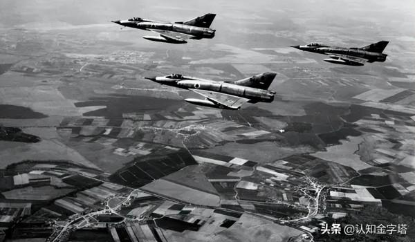 硬懟美國，驅趕北約軍隊，法國有多硬氣？法國準備再退北約？