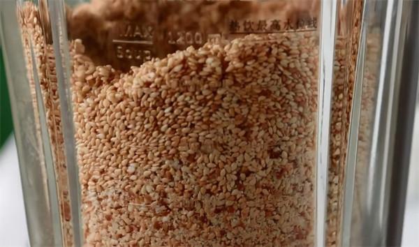 芝麻醬不用出去買，手把手教你在家做，醬香十足，做法超簡單