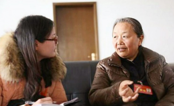 甘肅女富豪雷菊芳,身家高達120億,卻穿著樸素,為人十分低調 甘肅女富豪雷菊芳,身家高達120億,卻穿著樸素,為人十分低調