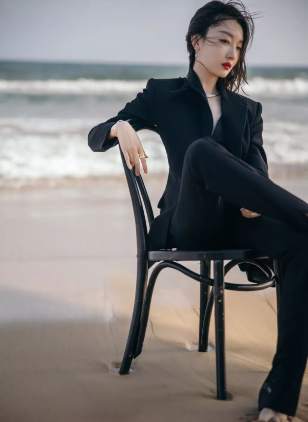 女星紅毯造型翻車合集,倪妮似孔雀,唐嫣“狗啃劉海”土氣十足 女星紅毯造型翻車合集,倪妮似孔雀,唐嫣“狗啃劉海”土氣十足