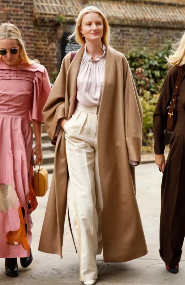 爛大街的“駝色大衣”，怎麼穿出不一樣？