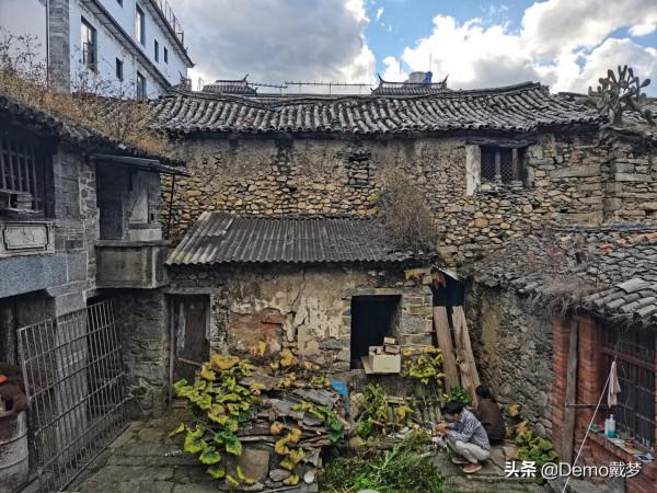 奇人在大理：初二輟學的登讓，終南山獨居六年後又來大理搞音樂