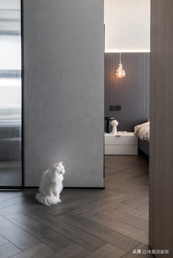 客餐廳連在一起怎麼裝？來學她家，輕鬆裝出高階感，室內簡潔明亮