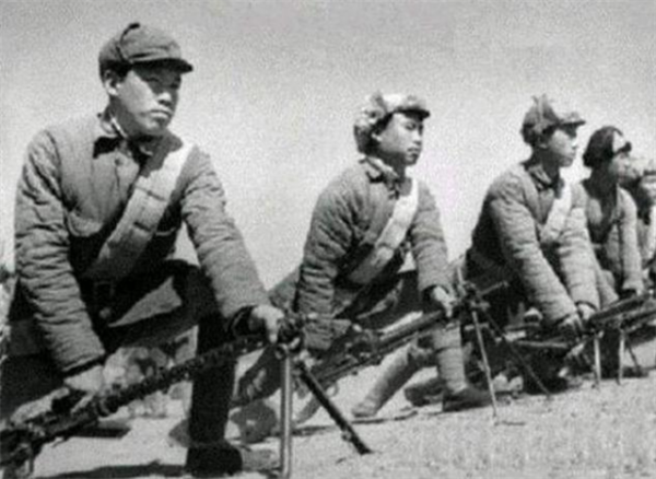 教導員上任,營長見他後愣住了:你不是常來我家收租的地主少爺嗎 教導員上任,營長見他後愣住了:你不是常來我家收租的地主少爺嗎