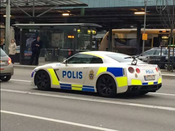 「收藏」一臺並不存在的日產GTR“偽警車”