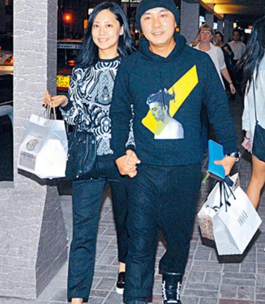 張衛健：結婚20年，至今無子，他的故事遠比你想象得更精彩