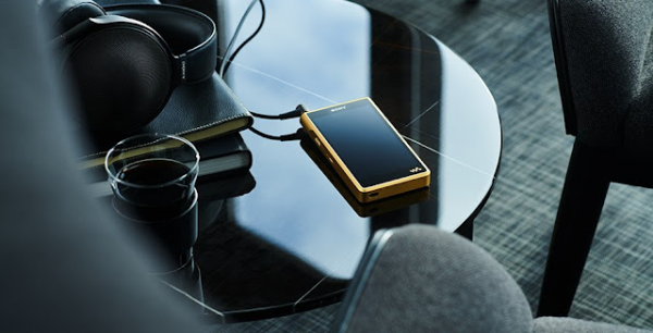 新款索尼金磚來了：機器變大了，音質也變強了？