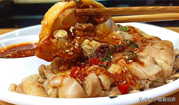 香菇鹽焗蒸雞，鮮香味美，口感筋道，特別好吃的下飯下酒菜