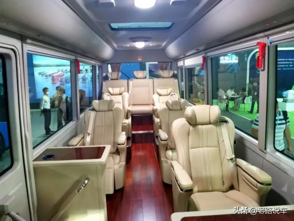中巴車也可以很豪華——比亞迪C6純電動客車 中巴車也可以很豪華——比亞迪C6純電動客車