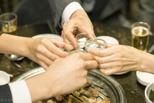 50歲男子,每天飲用2兩白酒,結果怎樣了?小酒怡情是否存在? 50歲男子,每天飲用2兩白酒,結果怎樣了?小酒怡情是否存在?