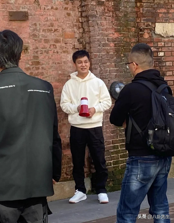 路人鏡頭下的男明星：鄧倫王嘉爾顏值出眾，楊迪董子健像路人