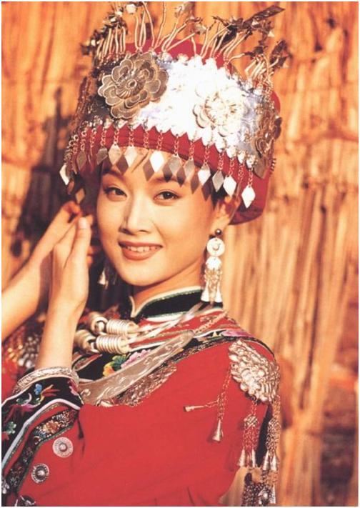 辣妹子宋祖英：與丈夫一見鍾情，40歲高齡產子，如今幸福美滿