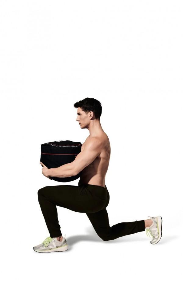 沙袋負重訓練,10個動作鍛鍊全身肌肉,趕緊收藏 沙袋負重訓練,10個動作鍛鍊全身肌肉,趕緊收藏