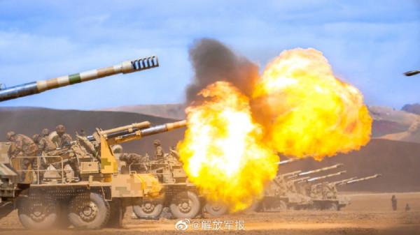 火力全開！看火炮射擊震撼瞬間