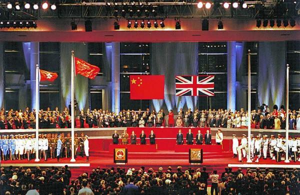 香港迴歸前夕,中英在南海對峙72小時,我軍艦長:撞就撞,誰怕誰 香港迴歸前夕,中英在南海對峙72小時,我軍艦長:撞就撞,誰怕誰