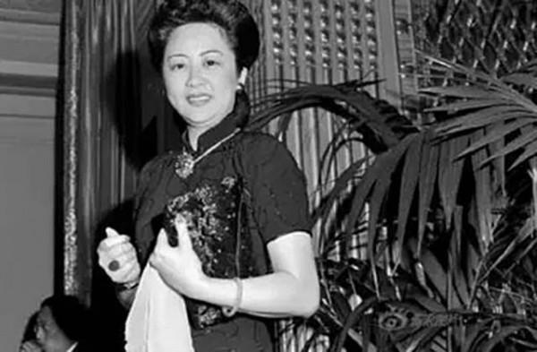 宋子文小13歲妻子，年輕時貌美如花，跟隨宋逃到美國後結局如何？