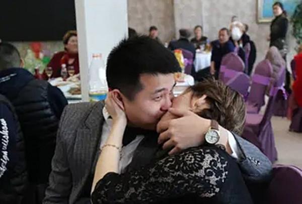 俄羅斯美女倒追中國窮小夥，不要彩禮也要嫁，沒車沒房仍幸福至今