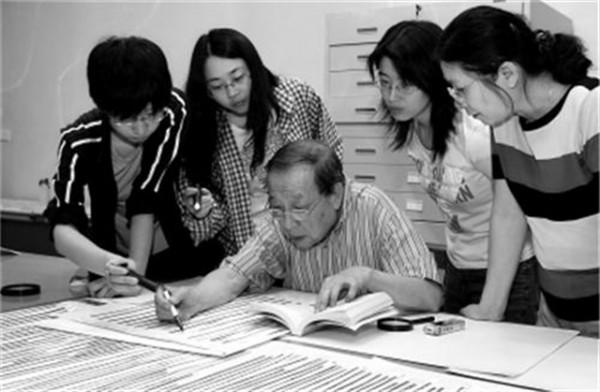 2008年，清華大學破譯戰國竹簡，揭開了甲骨文百年謎團