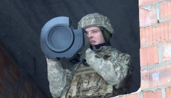 比“標槍”更輕便：英國給烏克蘭的這種導彈，太適合步兵打坦克了