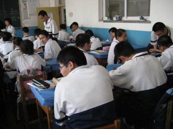 初中生“藏小抄”的3種方式,老師很難察覺,學渣:我好像都用過 初中生“藏小抄”的3種方式,老師很難察覺,學渣:我好像都用過