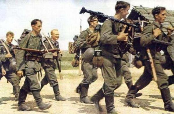 當年德軍負重60斤20分鐘越野3公里,如今有多少軍人能做到? 當年德軍負重60斤20分鐘越野3公里,如今有多少軍人能做到?