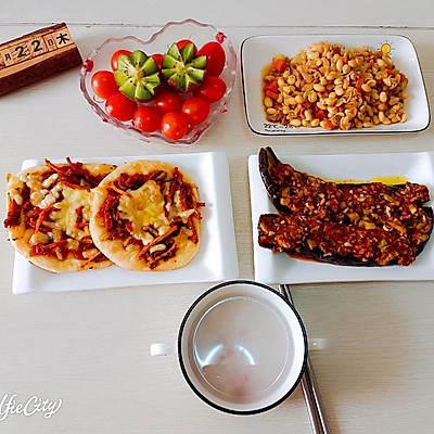 這道迷你小披薩藏著小驚喜，瞬間征服你