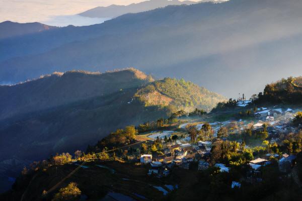 雲南一座位於山頂的縣城，與世隔絕，被稱為山頂的“天空之城”