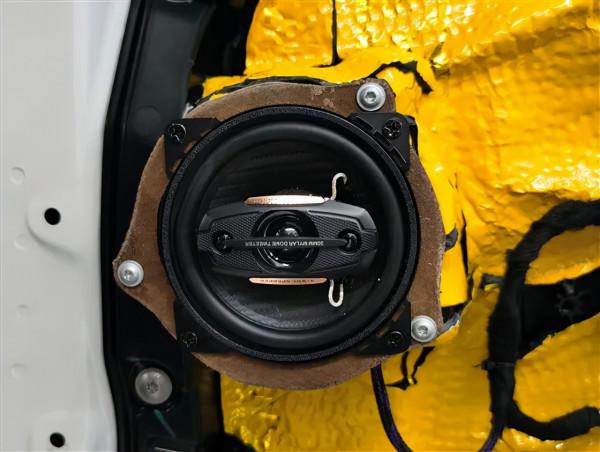 寶馬325i音響改裝優特聲402+史泰格中低音,全套升級聽感更震撼 寶馬325i音響改裝優特聲402+史泰格中低音,全套升級聽感更震撼