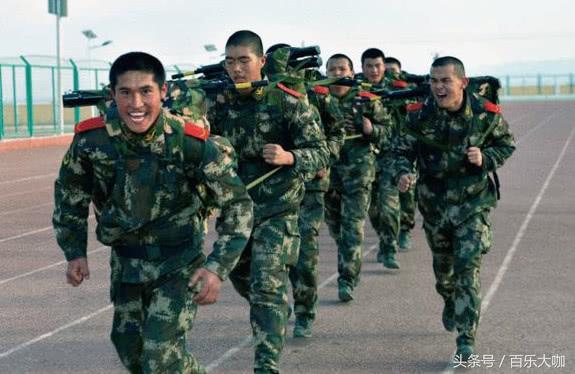 新兵入伍的2條繩,到現在部隊還在發放,用處有多大,老兵告訴你 新兵入伍的2條繩,到現在部隊還在發放,用處有多大,老兵告訴你