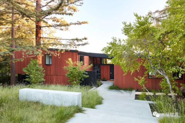 用當年的流行風格改建60年前的木屋,享受現代溫馨的生活 用當年的流行風格改建60年前的木屋,享受現代溫馨的生活