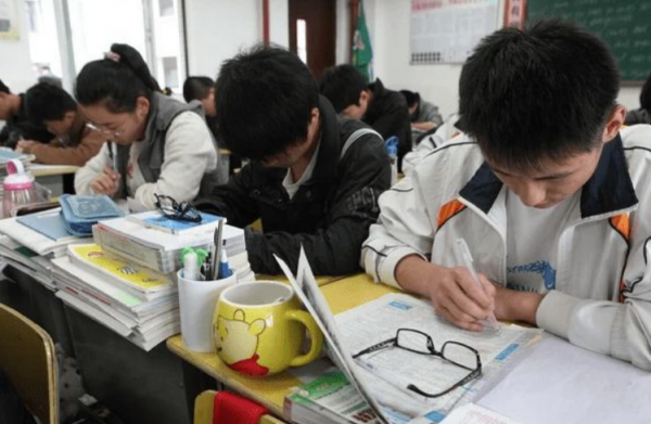 “中二效應”影響初中生,初二成績分層明顯,3類學生已率先搶跑 “中二效應”影響初中生,初二成績分層明顯,3類學生已率先搶跑